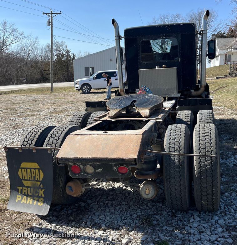 image for item LE9024 1995 Kenworth T600 semi truck