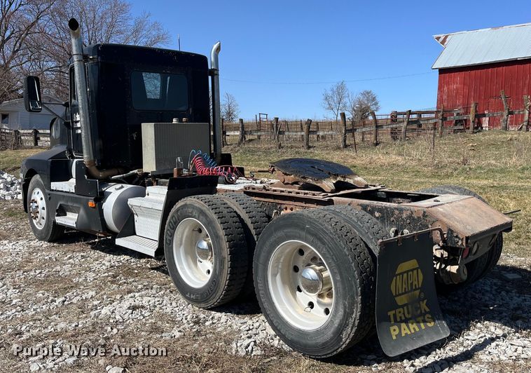 image for item LE9024 1995 Kenworth T600 semi truck