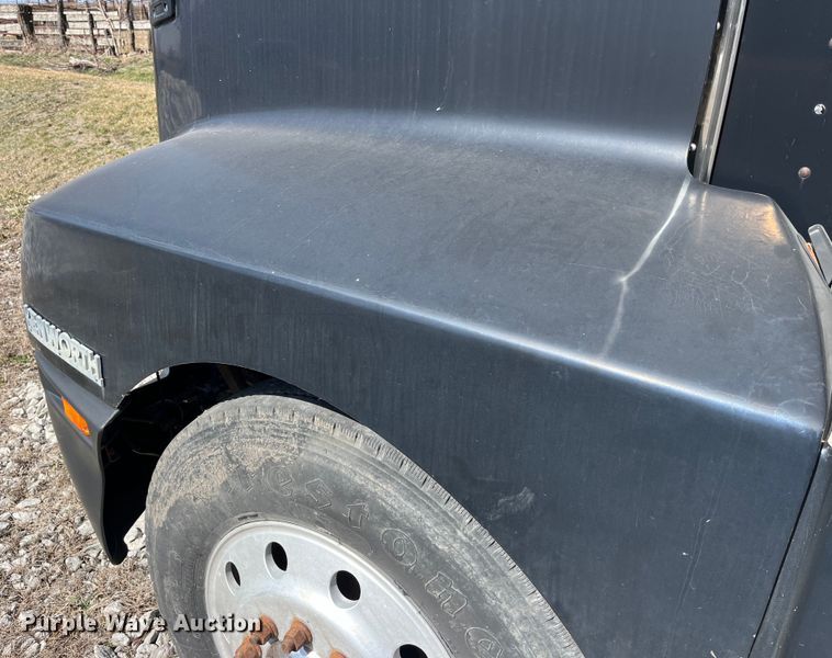 image for item LE9024 1995 Kenworth T600 semi truck