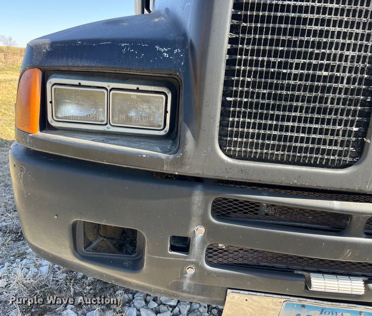 image for item LE9024 1995 Kenworth T600 semi truck