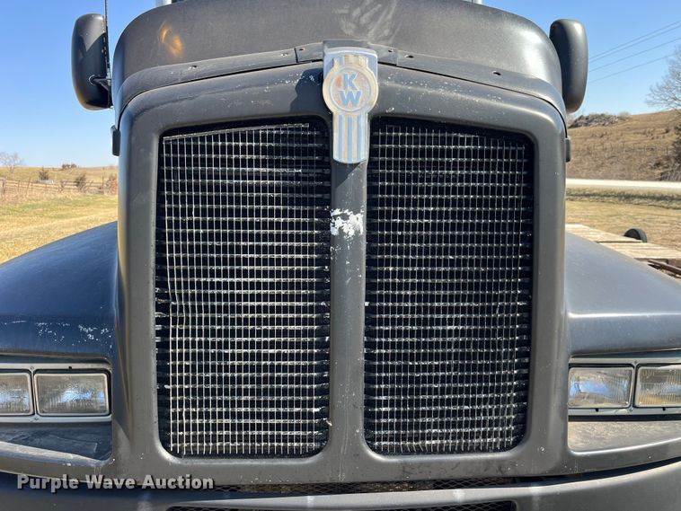 image for item LE9024 1995 Kenworth T600 semi truck
