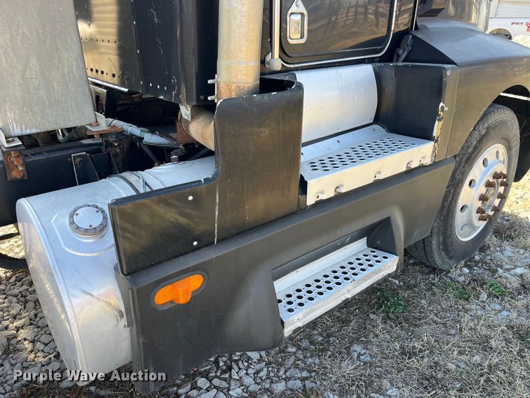 image for item LE9024 1995 Kenworth T600 semi truck