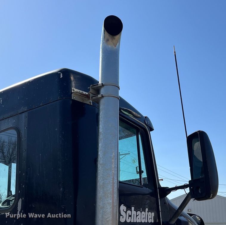 image for item LE9024 1995 Kenworth T600 semi truck