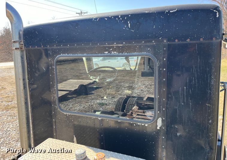 image for item LE9024 1995 Kenworth T600 semi truck