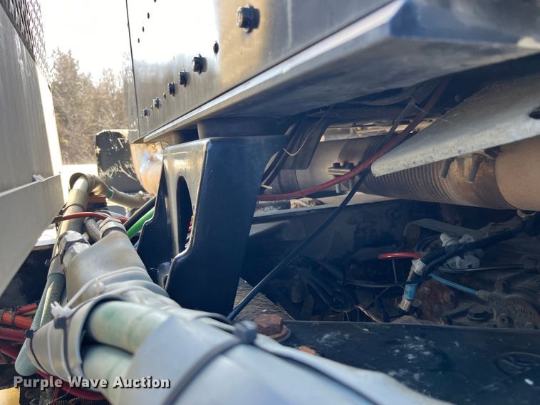 image for item LE9024 1995 Kenworth T600 semi truck