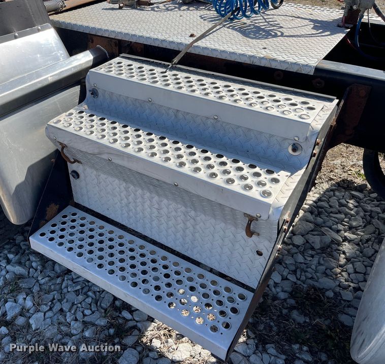 image for item LE9024 1995 Kenworth T600 semi truck