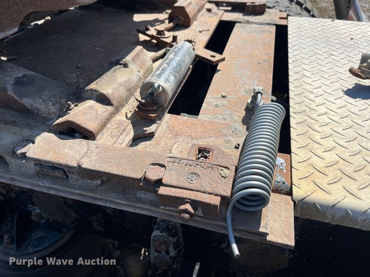 image for item LE9024 1995 Kenworth T600 semi truck