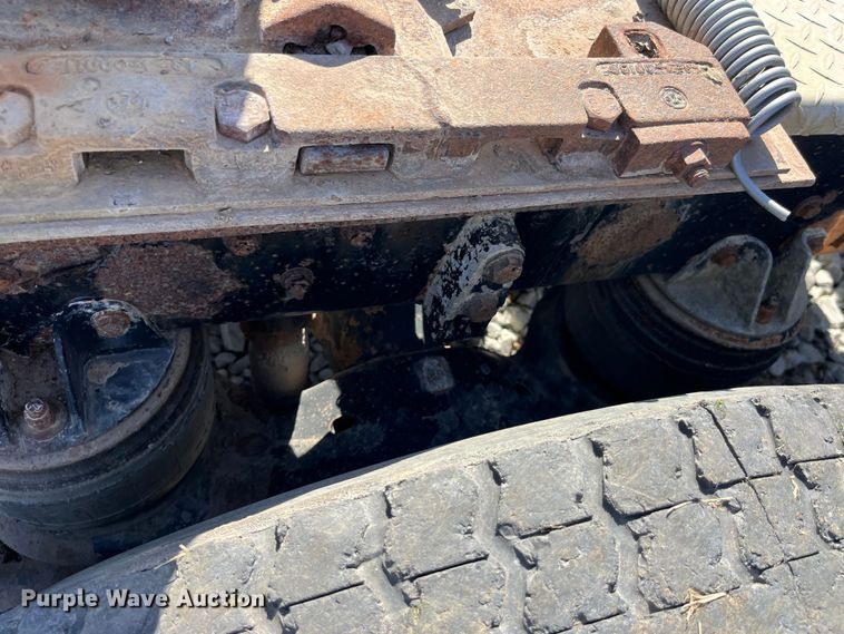 image for item LE9024 1995 Kenworth T600 semi truck