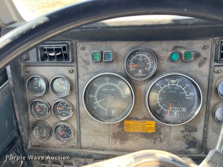 image for item LE9024 1995 Kenworth T600 semi truck