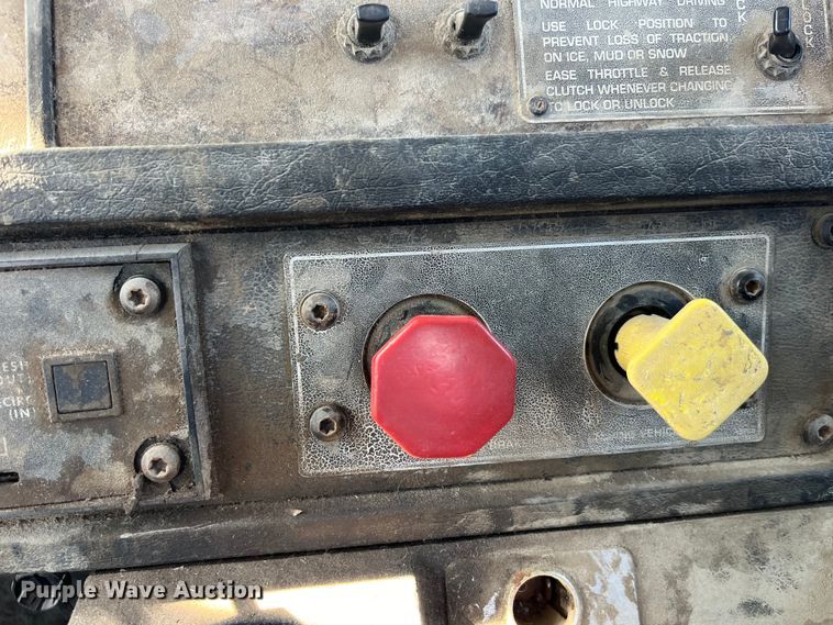 image for item LE9024 1995 Kenworth T600 semi truck