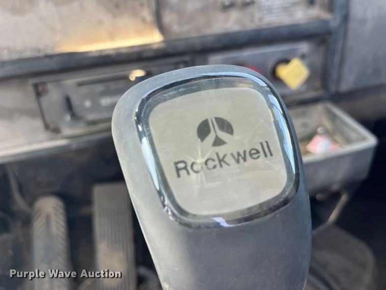 image for item LE9024 1995 Kenworth T600 semi truck