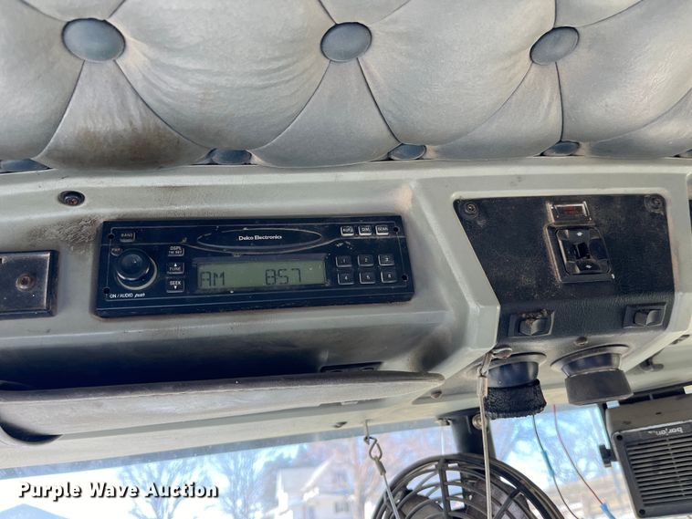 image for item LE9024 1995 Kenworth T600 semi truck