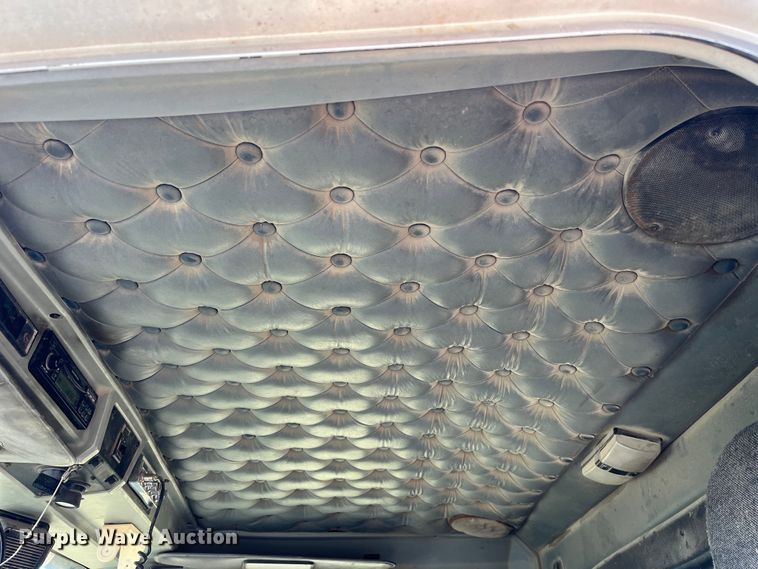 image for item LE9024 1995 Kenworth T600 semi truck