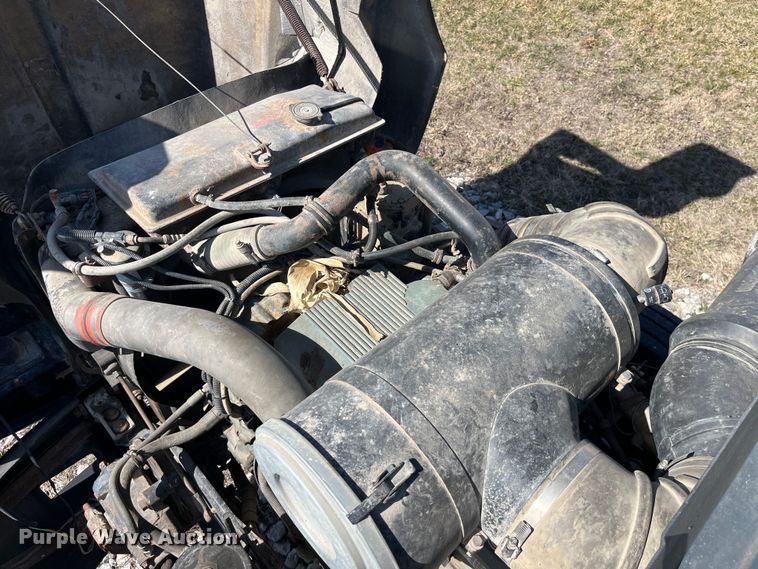 image for item LE9024 1995 Kenworth T600 semi truck