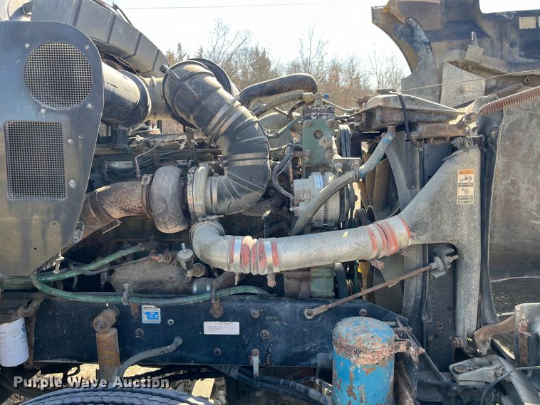 image for item LE9024 1995 Kenworth T600 semi truck