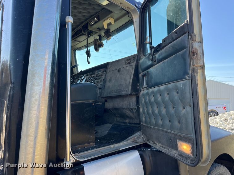 image for item LE9024 1995 Kenworth T600 semi truck