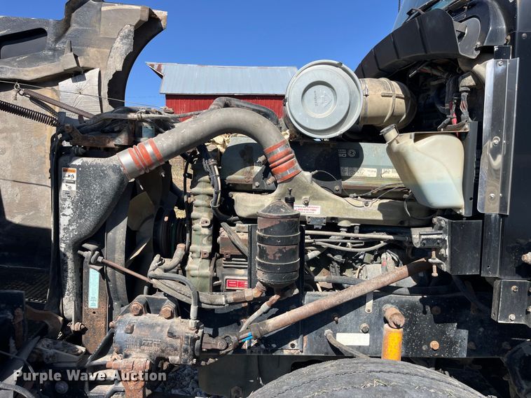 image for item LE9024 1995 Kenworth T600 semi truck