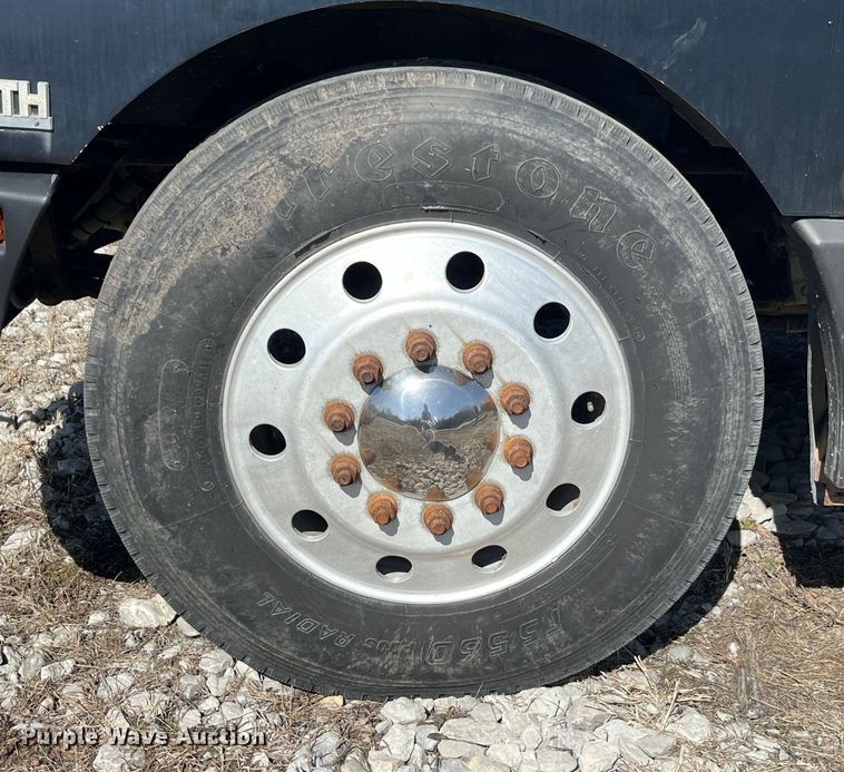 image for item LE9024 1995 Kenworth T600 semi truck