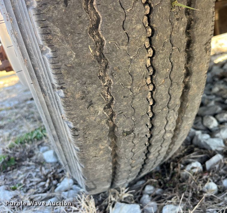 image for item LE9024 1995 Kenworth T600 semi truck