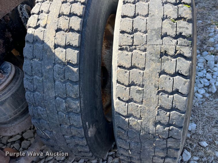 image for item LE9024 1995 Kenworth T600 semi truck