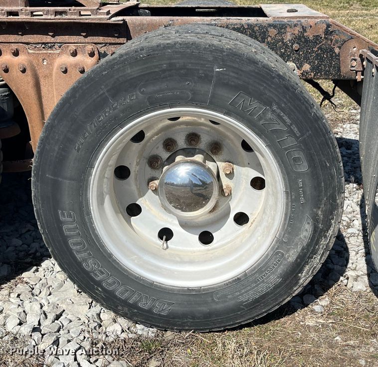 image for item LE9024 1995 Kenworth T600 semi truck