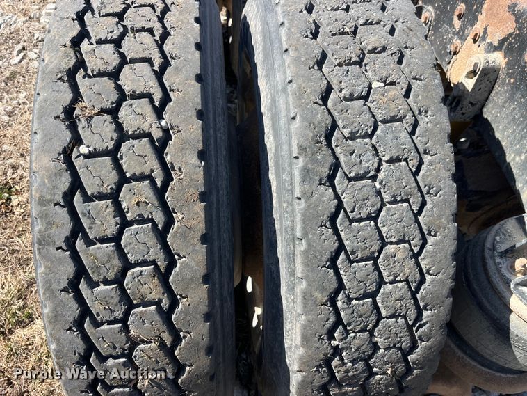 image for item LE9024 1995 Kenworth T600 semi truck