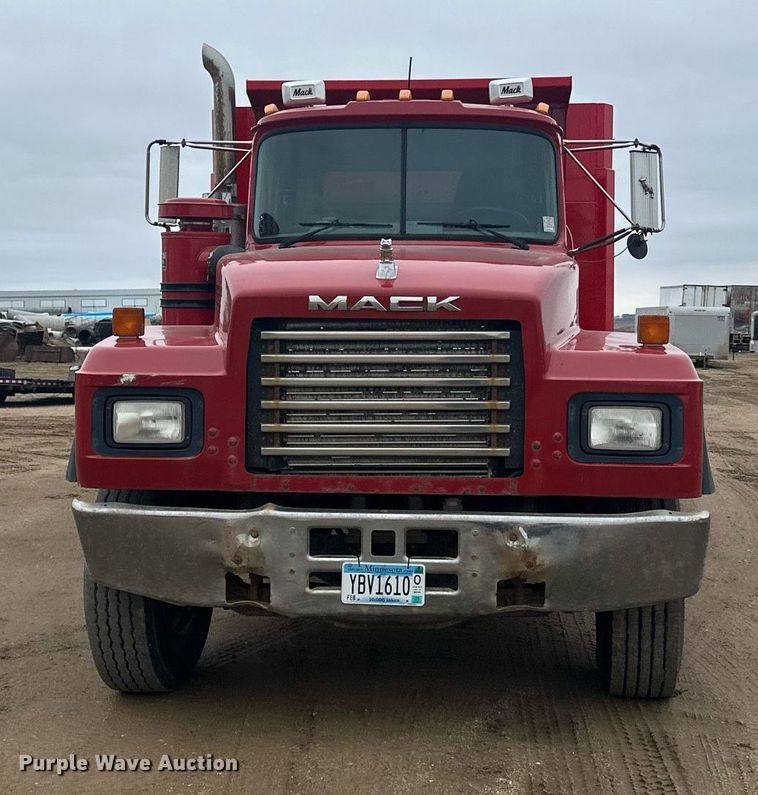 image for item LO9488 1999 Mack RD690S dump truck