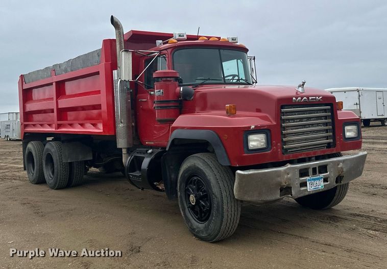 image for item LO9488 1999 Mack RD690S dump truck