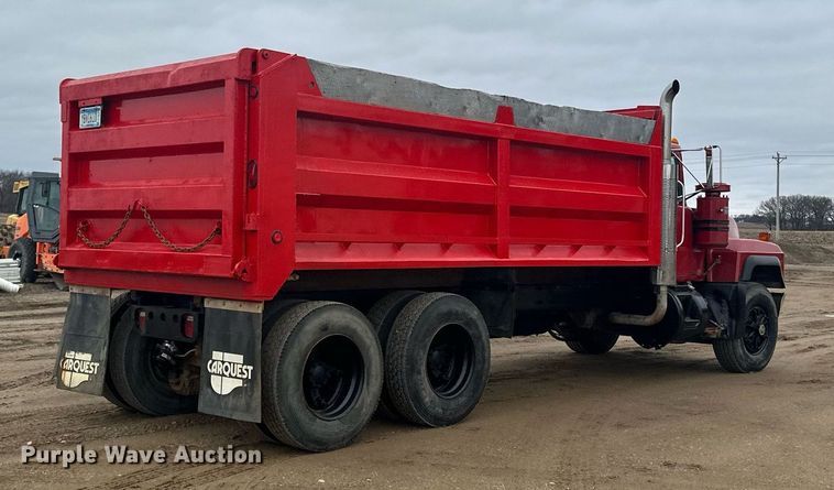 image for item LO9488 1999 Mack RD690S dump truck