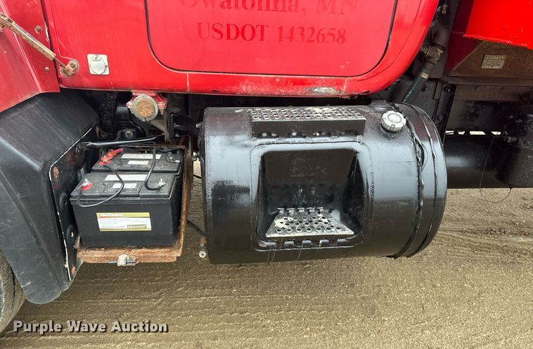 image for item LO9488 1999 Mack RD690S dump truck