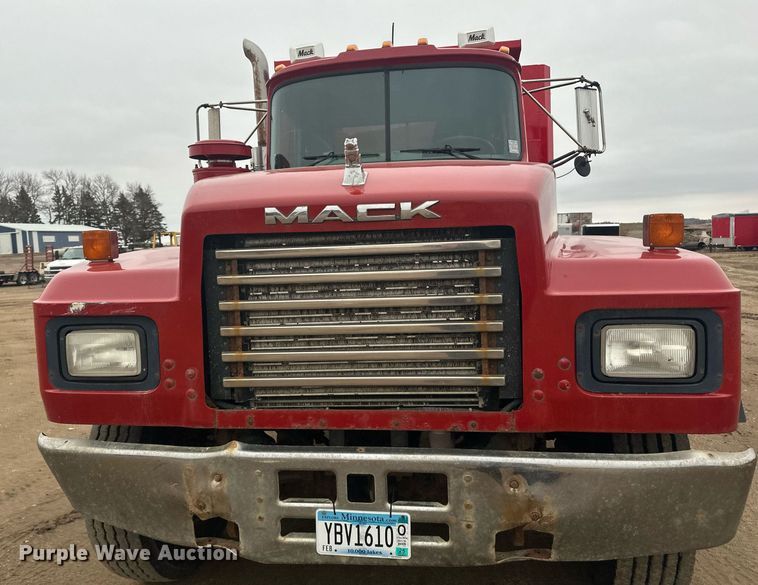 image for item LO9488 1999 Mack RD690S dump truck