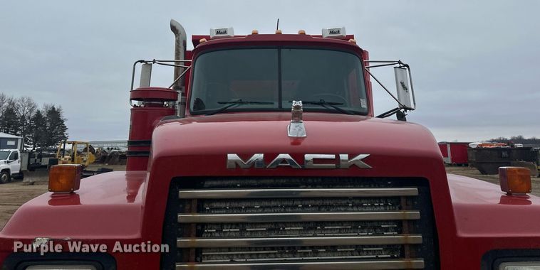image for item LO9488 1999 Mack RD690S dump truck