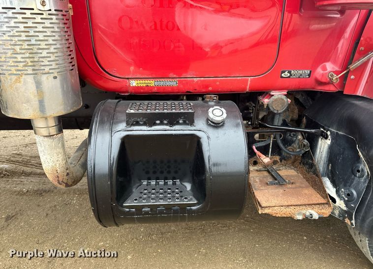 image for item LO9488 1999 Mack RD690S dump truck