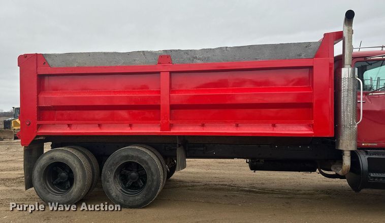 image for item LO9488 1999 Mack RD690S dump truck