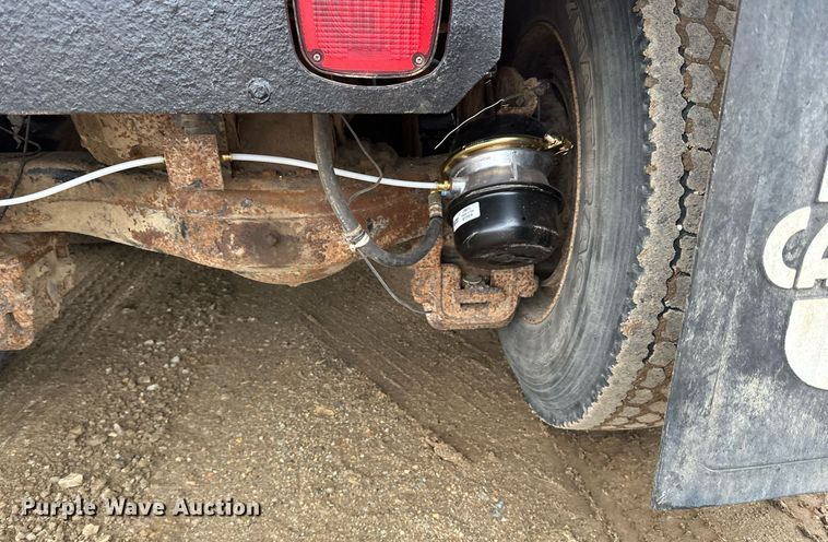 image for item LO9488 1999 Mack RD690S dump truck