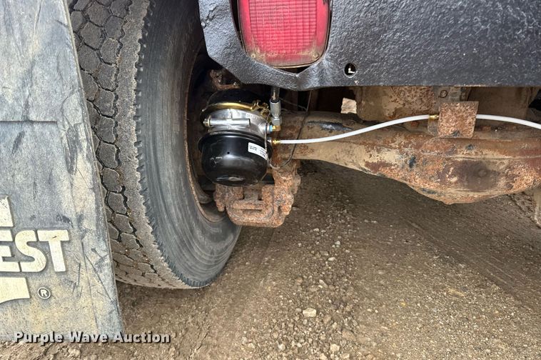 image for item LO9488 1999 Mack RD690S dump truck