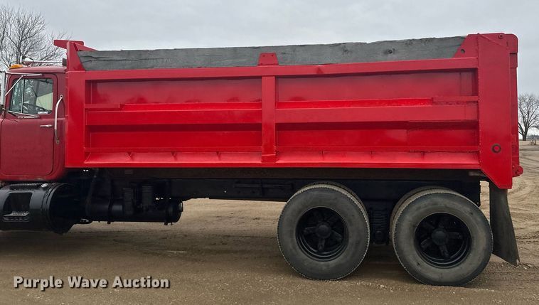 image for item LO9488 1999 Mack RD690S dump truck