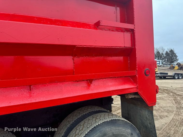 image for item LO9488 1999 Mack RD690S dump truck