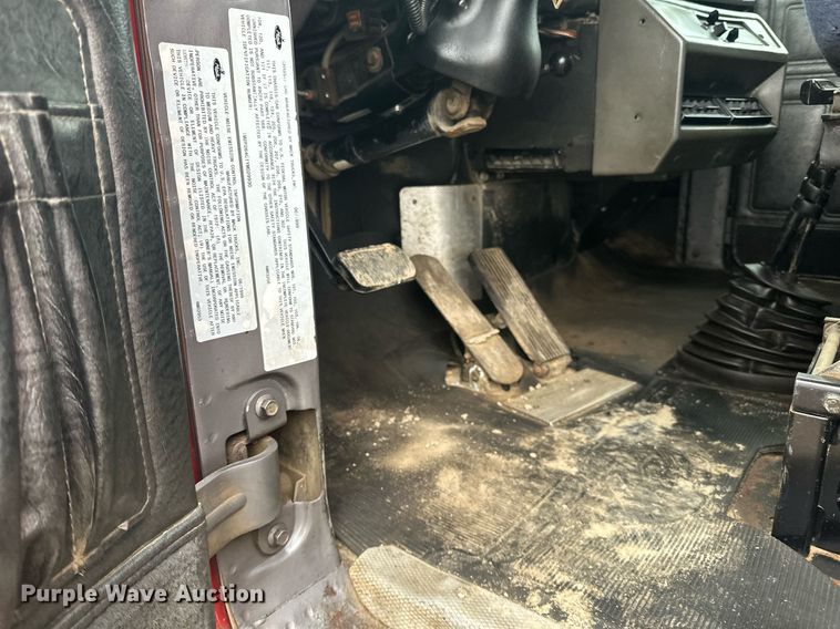 image for item LO9488 1999 Mack RD690S dump truck