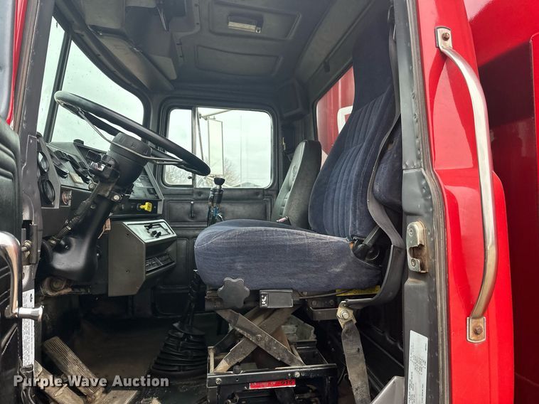 image for item LO9488 1999 Mack RD690S dump truck