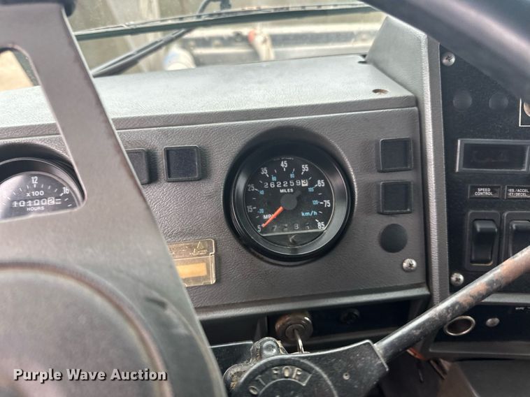 image for item LO9488 1999 Mack RD690S dump truck