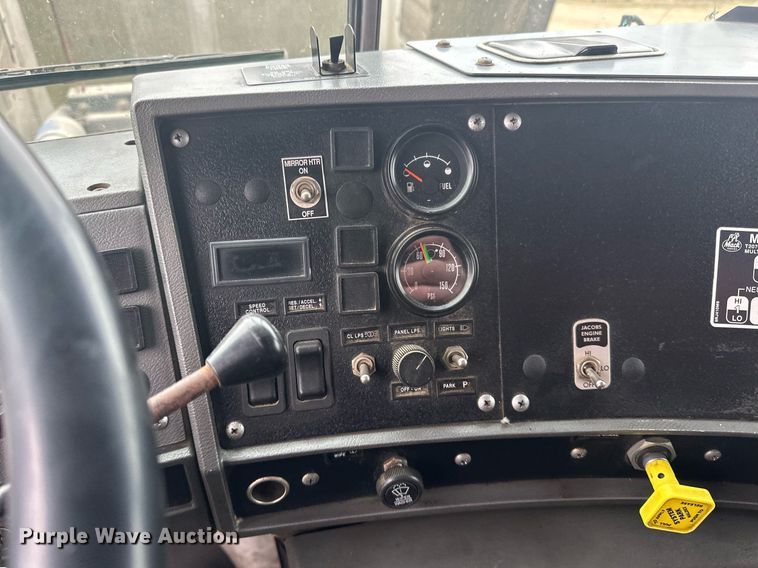 image for item LO9488 1999 Mack RD690S dump truck