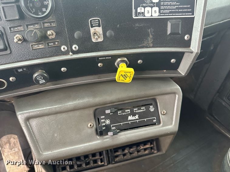 image for item LO9488 1999 Mack RD690S dump truck