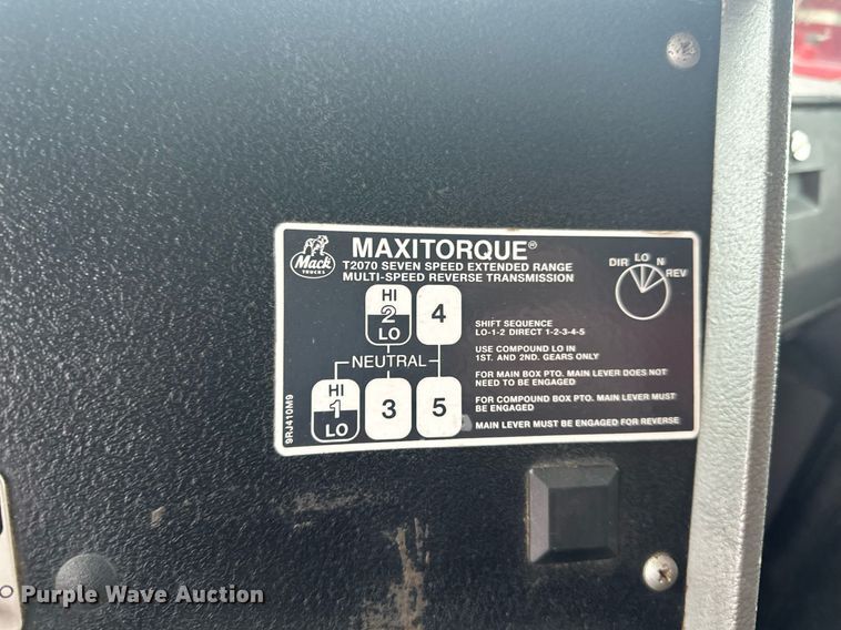 image for item LO9488 1999 Mack RD690S dump truck