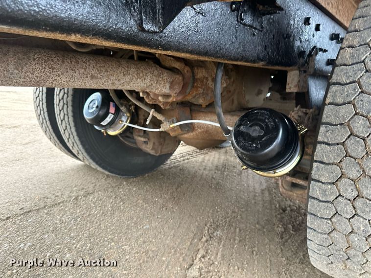 image for item LO9488 1999 Mack RD690S dump truck