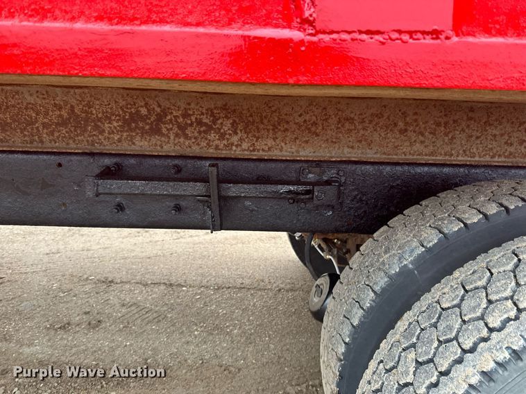 image for item LO9488 1999 Mack RD690S dump truck