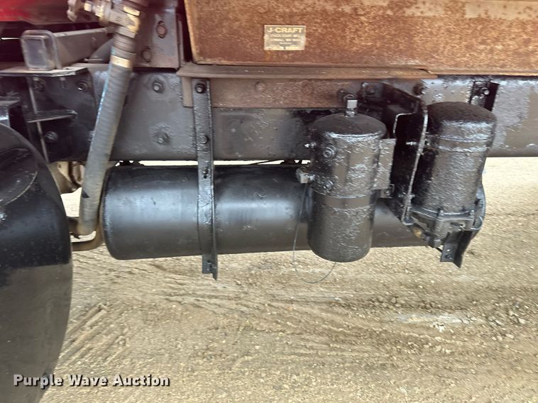 image for item LO9488 1999 Mack RD690S dump truck