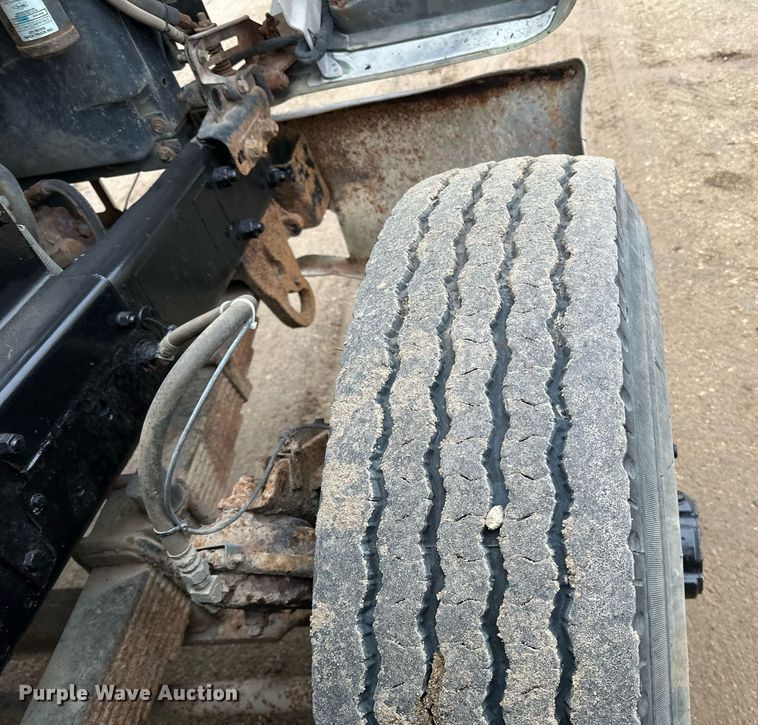 image for item LO9488 1999 Mack RD690S dump truck