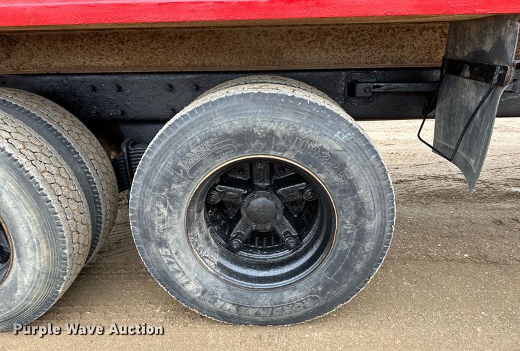 image for item LO9488 1999 Mack RD690S dump truck