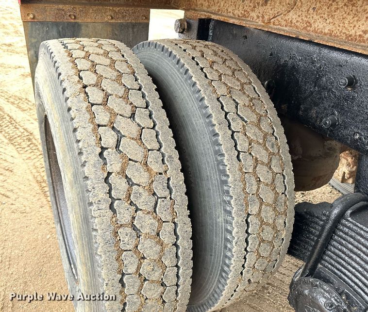 image for item LO9488 1999 Mack RD690S dump truck